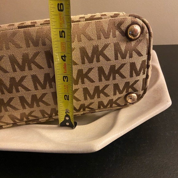 Michael Kors monogram tote style bag with leather handles in brown and tan - Picture 13 of 15